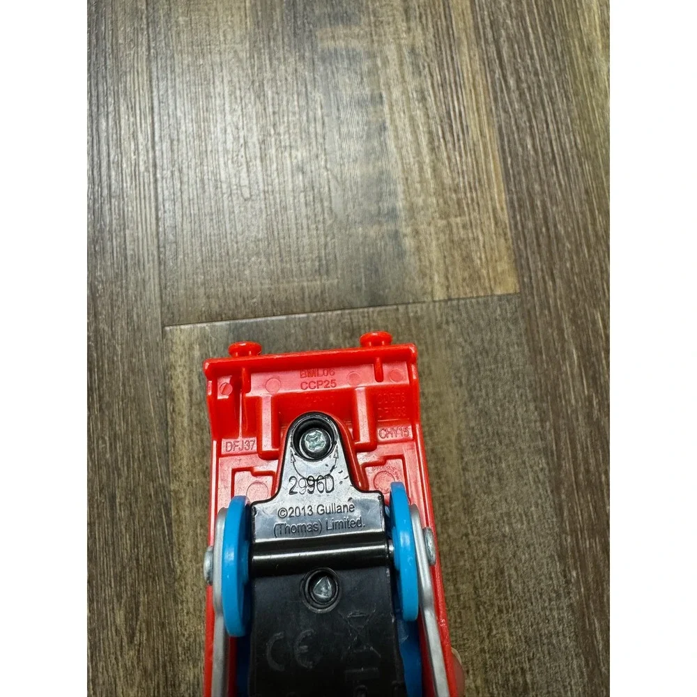 Thomas & Friends TrackMaster Motorized Thomas Muddy Scraped Engine BML06 2013